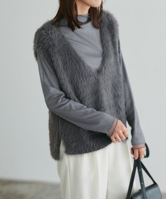 【ピエロ/Pierrot】のシャギーVネックニットベスト インテリア・キッズ・メンズ・レディースファッション・服の通販 founy(ファニー) 　ファッション　Fashion　レディースファッション　Fashion for Women　アウター　Coat / Outerwear Collection　トップス・カットソー　Cut & Sew Tops　ニット　Knit Tops & Sweaters　ベスト&ジレ / 重ね着スタイル　Vests & Gilets　Vネックトップス　V-Neck Tops / V-Cut Neckline Shirts　インナー　Innerwear　シンプル　Simple, Minimal　トレンド　Trend, Trending Now　プチプライス・低価格　Affordable / Budget Price　167㎝ / チャコール / M|ID: prp329100004562482 ipo3291000000032260630