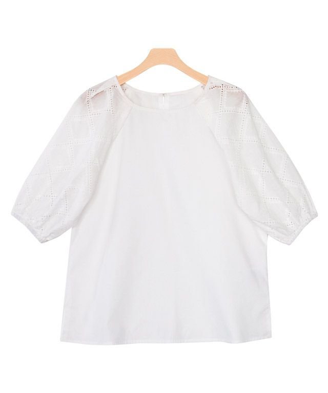 【ピエロ/Pierrot】のレースボリュームスリーブブラウス インテリア・キッズ・メンズ・レディースファッション・服の通販 founy(ファニー) 　ファッション　Fashion　レディースファッション　Fashion for Women　トップス・カットソー　Cut & Sew Tops　シャツ・ブラウス・オフィスカジュアル　Elegant Blouses & Button-Ups　ボリューム袖・フリルスリーブブラウス　Voluminous & Ruffle Sleeves / Puffy Sleeve Tops　プチプライス・低価格　Affordable / Budget Price　レース　Lace, Lace Fabric　オフホワイト|ID: prp329100004562605 ipo3291000000032261469