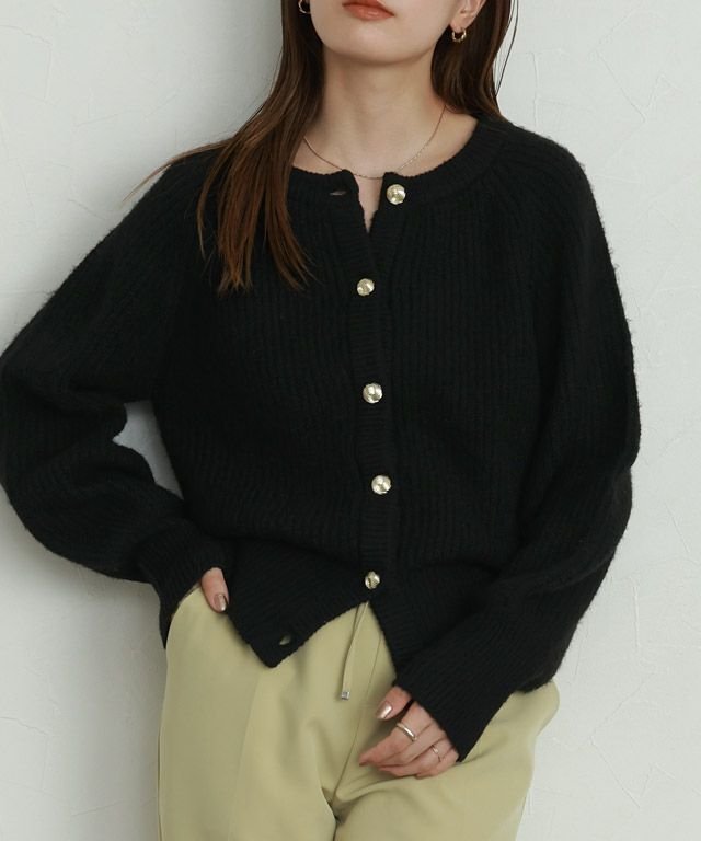 【ピエロ/Pierrot】のデザインボタンボリュームスリーブカーディガン インテリア・キッズ・メンズ・レディースファッション・服の通販 founy(ファニー) 　ファッション　Fashion　レディースファッション　WOMEN　トップス・カットソー　Tops/Tshirt　カーディガン　Cardigans　ボリュームスリーブ / フリル袖　Volume Sleeve　カーディガン　Cardigan　スリーブ　Sleeve　プチプライス・低価格　Affordable　畦　Ridge　ブラック|ID: prp329100004562642 ipo3291000000032261765