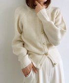【ピエロ/Pierrot】のデザインボタンボリュームスリーブカーディガン 人気、トレンドファッション・服の通販 founy(ファニー) ファッション Fashion レディースファッション WOMEN トップス・カットソー Tops/Tshirt カーディガン Cardigans ボリュームスリーブ / フリル袖 Volume Sleeve カーディガン Cardigan スリーブ Sleeve プチプライス・低価格 Affordable 畦 Ridge thumbnail オフホワイト|ID: prp329100004562642 ipo3291000000032261768