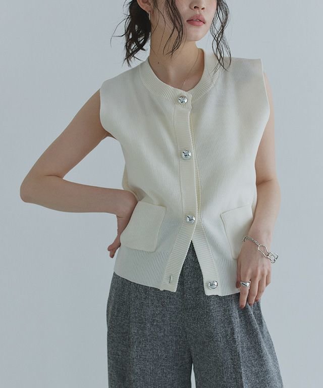 【ピエロ/Pierrot】のECLAM BIGボタンニットベスト インテリア・キッズ・メンズ・レディースファッション・服の通販 founy(ファニー) 　ファッション　Fashion　レディースファッション　Ladies' Fashion Online　アウター　Coat Outerwear　トップス・カットソー　Tops/Tshirt　ニット　Knit Tops　ベスト/ジレ　Gilets/Vests　2025年　2025　2025春夏・S/S　Ss,Spring/Summer,2025　おすすめ　Recommend　スラックス　Slacks　デニム　Denim　ノースリーブ　No Sleeve　フレア　Flare　フロント　Front　プチプライス・低価格　Affordable　ベスト　Vest　[ECLAM] BIGボタンニットベスト|ID: prp329100004591497 ipo3291000000032589154