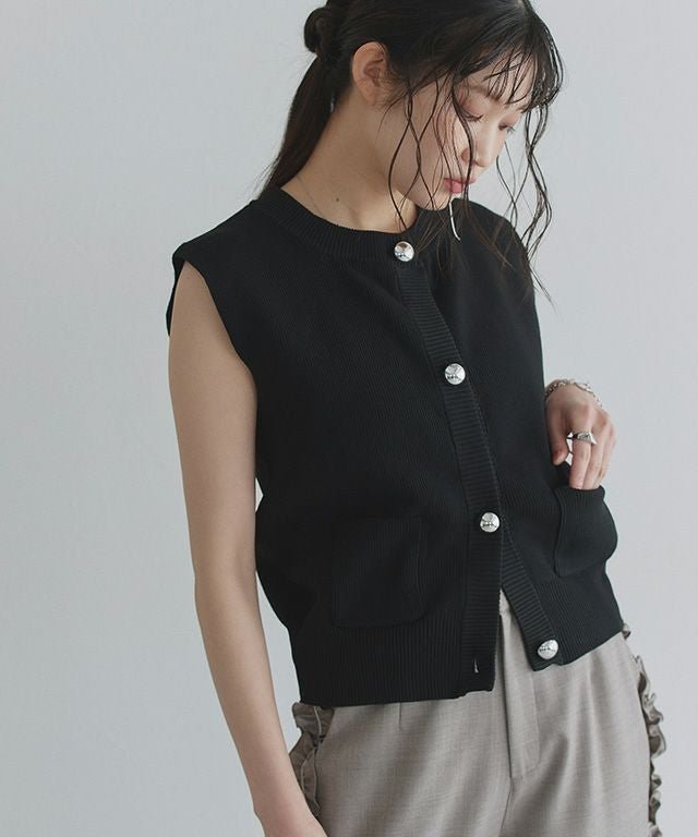 【ピエロ/Pierrot】のECLAM BIGボタンニットベスト インテリア・キッズ・メンズ・レディースファッション・服の通販 founy(ファニー) 　ファッション　Fashion　レディースファッション　Fashion for Women　アウター　Coat / Outerwear Collection　トップス・カットソー　Cut & Sew Tops　ニット　Knit Tops & Sweaters　ベスト&ジレ / 重ね着スタイル　Vests & Gilets　おすすめ　Recommended / Our Picks　スラックス　Slacks, Dress Pants　デニム　Denim, Jeans Material　ノースリーブ　Sleeveless, No-Sleeve　フレア　Flare, Flared　フロント　Front, Front Design　プチプライス・低価格　Affordable / Budget Price　ベスト　Vest, Waistcoat　166cm / ブラック / M|ID: prp329100004591497 ipo3291000000035966587