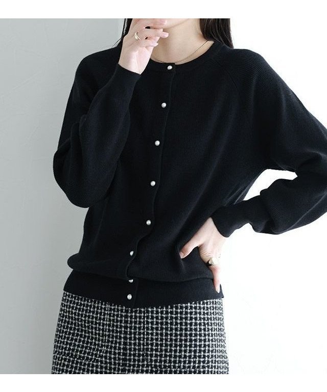 【ピエロ/Pierrot】のパールボタンカーディガン 人気、トレンドファッション・服の通販 founy(ファニー) 　ファッション　Fashion　レディースファッション　Ladies' Fashion Online　トップス・カットソー　Tops/Tshirt　カーディガン　Cardigans　おすすめ　Recommend　カーディガン　Cardigan　シンプル　Simple　スペシャル　Special　パール　Pearl　プチプライス・低価格　Affordable　羽織　Haori　 other-1|ID: prp329100004595258 ipo3291000000032651022