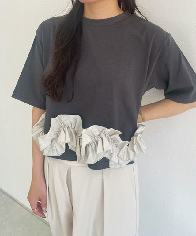 【ピエロ/Pierrot】のECLAM フリルドッキングトップス インテリア・キッズ・メンズ・レディースファッション・服の通販 founy(ファニー) 　ファッション　Fashion　レディースファッション　Fashion for Women　トップス・カットソー　Cut & Sew Tops　2025年　2025　2025春夏・S/S　Spring/Summer 2025 SS25　カットソー　Cut and Sewn Top　クロップド　Cropped, Short Length　シンプル　Simple, Minimal　デニム　Denim, Jeans Material　トレンド　Trend, Trending Now　フリル　Frill, Ruffle　プチプライス・低価格　Affordable / Budget Price　夏　Summer　158cm / グレー×アイボリー / M|ID: prp329100004602069 ipo3291000000032720854