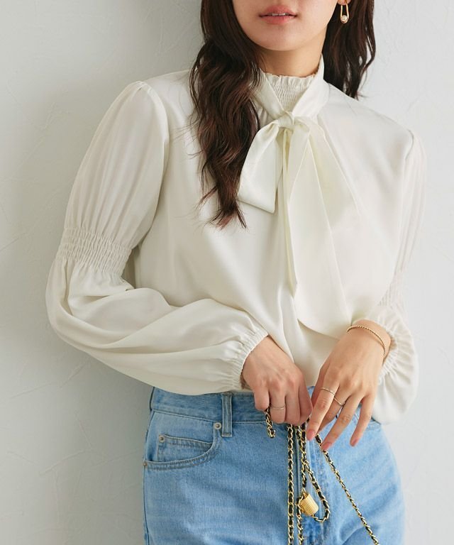 【ピエロ/Pierrot】のタイ付シャーリングパフブラウス インテリア・キッズ・メンズ・レディースファッション・服の通販 founy(ファニー) 　ファッション　Fashion　レディースファッション　Fashion for Women　トップス・カットソー　Cut & Sew Tops　シャツ・ブラウス・オフィスカジュアル　Elegant Blouses & Button-Ups　2025年　2025　2025春夏・S/S　Spring/Summer 2025 SS25　シャーリング　Shirring, Ruched　フェミニン　Feminine, Girly　プチプライス・低価格　Affordable / Budget Price　エレガント 上品　Elegant　166cm / オフホワイト / M|ID: prp329100004610853 ipo3291000000032992319