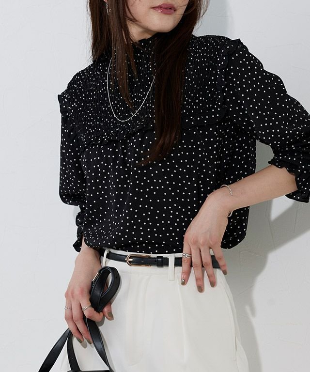 【ピエロ/Pierrot】のシャーリングフリルブラウス インテリア・キッズ・メンズ・レディースファッション・服の通販 founy(ファニー) 　ファッション　Fashion　レディースファッション　Fashion for Women　トップス・カットソー　Cut & Sew Tops　シャツ・ブラウス・オフィスカジュアル　Elegant Blouses & Button-Ups　おすすめ　Recommended / Our Picks　インナー　Innerwear　シャーリング　Shirring, Ruched　ジャケット　Jacket, Outerwear　フェミニン　Feminine, Girly　フリル　Frill, Ruffle　プチプライス・低価格　Affordable / Budget Price　エレガント 上品　Elegant　166cm / ドット / ブラック / M|ID: prp329100004630288 ipo3291000000033302548