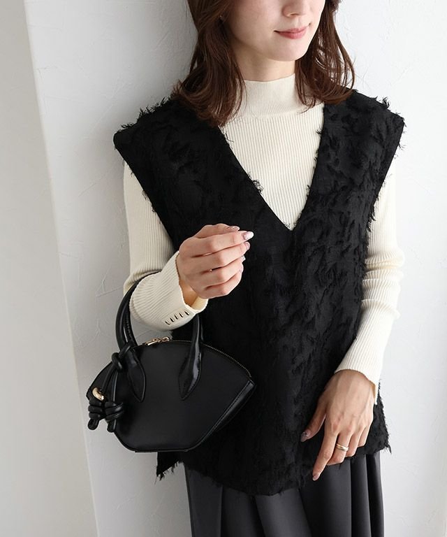 【ピエロ/Pierrot】のジャカードVネックベスト インテリア・キッズ・メンズ・レディースファッション・服の通販 founy(ファニー) https://founy.com/ ファッション Fashion レディースファッション Fashion for Women アウター Coat / Outerwear Collection トップス・カットソー Cut & Sew Tops ベスト&ジレ / 重ね着スタイル Vests & Gilets Vネックトップス V-Neck Tops / V-Cut Neckline Shirts インナー Innerwear シンプル Simple, Minimal ジャカード／ジャガード Jacquard, Woven Pattern トレンド Trend, Trending Now プチプライス・低価格 Affordable / Budget Price ベスト Vest, Waistcoat ロング Long, Long-Length |ID: prp329100004630290 ipo3291000000034400101