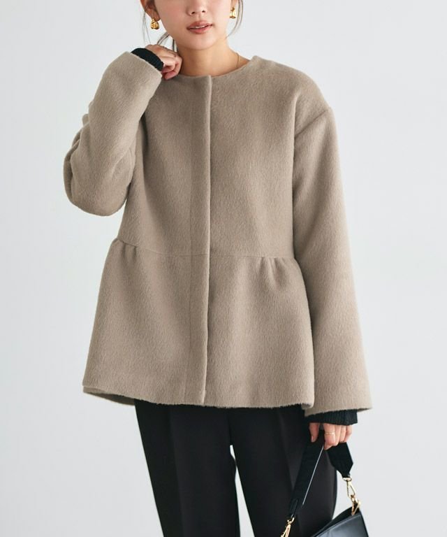 【ピエロ/Pierrot】のノーカラーペプラムシャギーコート インテリア・キッズ・メンズ・レディースファッション・服の通販 founy(ファニー) https://founy.com/ ファッション Fashion レディースファッション Fashion for Women アウター Coat / Outerwear Collection コート・ロングコート・ピーコート Long Coats, Peacoats & More レディースジャケット・軽アウター Jackets ギャザー Gathered, Ruffled タートルネック Turtleneck, High Neck フェミニン Feminine, Girly プチプライス・低価格 Affordable / Budget Price ペプラム Peplum, Flared Hem 切替 Switching, Contrast Panel |ID: prp329100004632115 ipo3291000000033334632