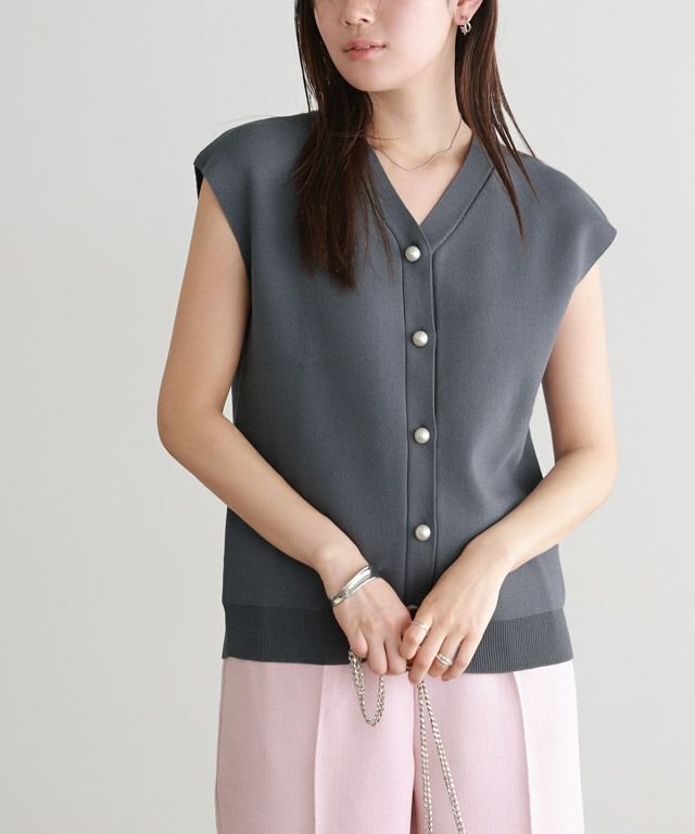 【ピエロ/Pierrot】のリネンタッチパールボタンニットベスト インテリア・キッズ・メンズ・レディースファッション・服の通販 founy(ファニー) ファッション Fashion レディースファッション Fashion for Women アウター Coat / Outerwear Collection トップス・カットソー Cut & Sew Tops ニット Knit Tops & Sweaters ベスト&ジレ / 重ね着スタイル Vests & Gilets シンプル Simple, Minimal デコルテ Décolleté, Neckline パール Pearl, Pearl Accent フロント Front, Front Design プチプライス・低価格 Affordable / Budget Price エレガント 上品 Elegant 夏 Summer チャコール|ID: prp329100004632125 ipo3291000000033334682