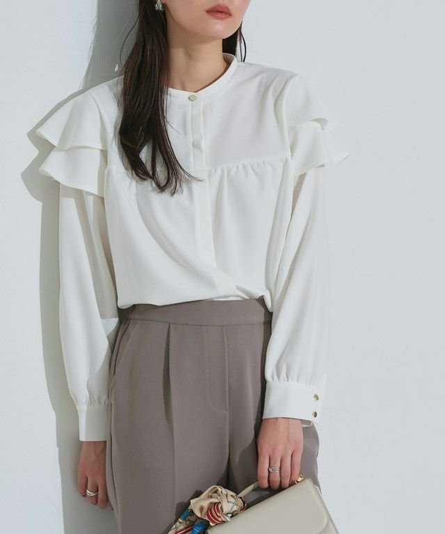 【ピエロ/Pierrot】のラッフルショルダーTブラウス インテリア・キッズ・メンズ・レディースファッション・服の通販 founy(ファニー) 　ファッション　Fashion　レディースファッション　Fashion for Women　トップス・カットソー　Cut & Sew Tops　シャツ・ブラウス・オフィスカジュアル　Elegant Blouses & Button-Ups　送料無料　Free Shipping　カットソー　Cut and Sewn Top　ジョーゼット　Georgette, Semi-Sheer Fabric　フリル　Frill, Ruffle　プチプライス・低価格　Affordable / Budget Price　167cm / オフホワイト / M|ID: prp329100004636182 ipo3291000000033396589