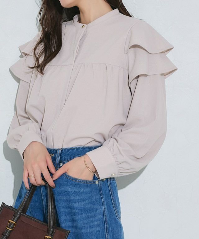 【ピエロ/Pierrot】のラッフルショルダーTブラウス インテリア・キッズ・メンズ・レディースファッション・服の通販 founy(ファニー) 　ファッション　Fashion　レディースファッション　Fashion for Women　トップス・カットソー　Cut & Sew Tops　シャツ・ブラウス・オフィスカジュアル　Elegant Blouses & Button-Ups　送料無料　Free Shipping　カットソー　Cut and Sewn Top　ジョーゼット　Georgette, Semi-Sheer Fabric　フリル　Frill, Ruffle　プチプライス・低価格　Affordable / Budget Price　167cm / グレー / M|ID: prp329100004636182 ipo3291000000033396591