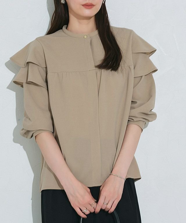 【ピエロ/Pierrot】のラッフルショルダーTブラウス インテリア・キッズ・メンズ・レディースファッション・服の通販 founy(ファニー) 　ファッション　Fashion　レディースファッション　Fashion for Women　トップス・カットソー　Cut & Sew Tops　シャツ・ブラウス・オフィスカジュアル　Elegant Blouses & Button-Ups　送料無料　Free Shipping　カットソー　Cut and Sewn Top　ジョーゼット　Georgette, Semi-Sheer Fabric　フリル　Frill, Ruffle　プチプライス・低価格　Affordable / Budget Price　167cm / ベージュ / M|ID: prp329100004636182 ipo3291000000033396593