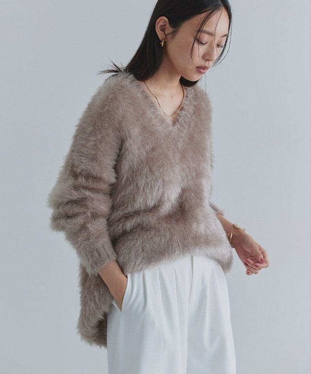 【ピエロ/Pierrot】のECLAM シャギーVネックニット インテリア・キッズ・メンズ・レディースファッション・服の通販 founy(ファニー) 　ファッション　Fashion　レディースファッション　Fashion for Women　トップス・カットソー　Cut & Sew Tops　ニット　Knit Tops & Sweaters　Vネックトップス　V-Neck Tops / V-Cut Neckline Shirts　送料無料　Free Shipping　おすすめ　Recommended / Our Picks　キャミソール　Camisole, Spaghetti Strap Top　スラックス　Slacks, Dress Pants　タイトスカート　Pencil Skirt, Tight Skirt　デコルテ　Décolleté, Neckline　デニム　Denim, Jeans Material　フェミニン　Feminine, Girly　プチプライス・低価格　Affordable / Budget Price　ワイド　Wide, Wide Fit　A/W・秋冬　Autumn/Winter　163cm / グレージュ / M|ID: prp329100004709629 ipo3291000000034018583