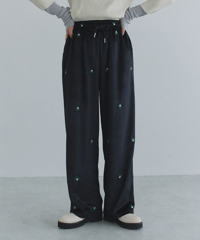 【ピエロ/Pierrot】のECLAM フラワー刺繍ベロアワイドパンツ 人気、トレンドファッション・服の通販 founy(ファニー) 　ファッション　Fashion　レディースファッション　Fashion for Women　パンツ　Pants & Trousers　シンプル　Simple, Minimal　ジャケット　Jacket, Outerwear　スウェット / スエット　Sweatshirt, Sweatwear　トレンド　Trend, Trending Now　フラワー　Flower, Floral　プチプライス・低価格　Affordable / Budget Price　ベロア　Velour, Soft Velvet　エレガント 上品　Elegant　今季　This Season, Current Season　A/W・秋冬　Autumn/Winter　 other-1|ID: prp329100004740307 ipo3291000000034759158