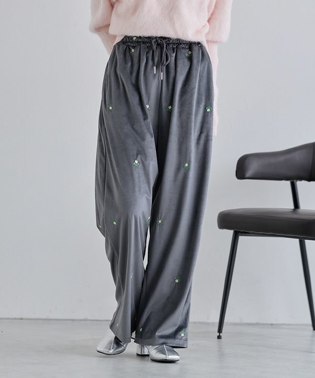 【ピエロ/Pierrot】のECLAM フラワー刺繍ベロアワイドパンツ インテリア・キッズ・メンズ・レディースファッション・服の通販 founy(ファニー) 　ファッション　Fashion　レディースファッション　Fashion for Women　パンツ　Pants & Trousers　シンプル　Simple, Minimal　ジャケット　Jacket, Outerwear　スウェット / スエット　Sweatshirt, Sweatwear　トレンド　Trend, Trending Now　フラワー　Flower, Floral　プチプライス・低価格　Affordable / Budget Price　ベロア　Velour, Soft Velvet　エレガント 上品　Elegant　今季　This Season, Current Season　A/W・秋冬　Autumn/Winter　160cm / グレー / F|ID: prp329100004740307 ipo3291000000034759160