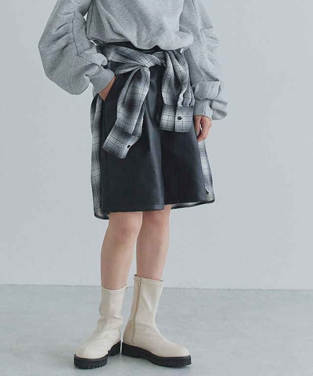 【ピエロ/Pierrot】のECLAM フェイクレザータックハーフパンツ インテリア・キッズ・メンズ・レディースファッション・服の通販 founy(ファニー) https://founy.com/ ファッション Fashion レディースファッション Fashion for Women パンツ Pants & Trousers ショートパンツ・ハーフパンツ High-Waisted & Relaxed Shorts おすすめ Recommended / Our Picks ショート Short, Short Length シンプル Simple, Minimal スウェット / スエット Sweatshirt, Sweatwear ソックス Socks, Hosiery フェイクレザー Faux Leather, PU Leather プチプライス・低価格 Affordable / Budget Price ロング Long, Long-Length ワイド Wide, Wide Fit 今季 This Season, Current Season A/W・秋冬 Autumn/Winter |ID: prp329100004740309 ipo3291000000034244134