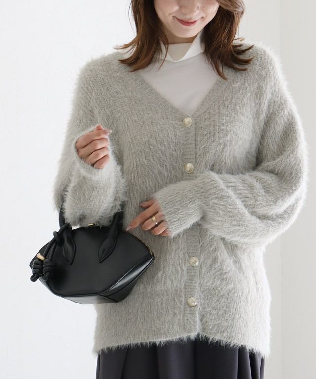 【ピエロ/Pierrot】のゴールドボタンシャギーニットカーディガン インテリア・キッズ・メンズ・レディースファッション・服の通販 founy(ファニー) 　ファッション　Fashion　レディースファッション　Fashion for Women　トップス・カットソー　Cut & Sew Tops　ニット　Knit Tops & Sweaters　カーディガン・羽織り　Layered Style Cardigans　カーディガン　Cardigan, Knitwear　クラシカル　Classical, Vintage-Inspired　トレンド　Trend, Trending Now　プチプライス・低価格　Affordable / Budget Price　ベーシック　Basic, Essential　163cm / グレージュ / M|ID: prp329100004740316 ipo3291000000034759166