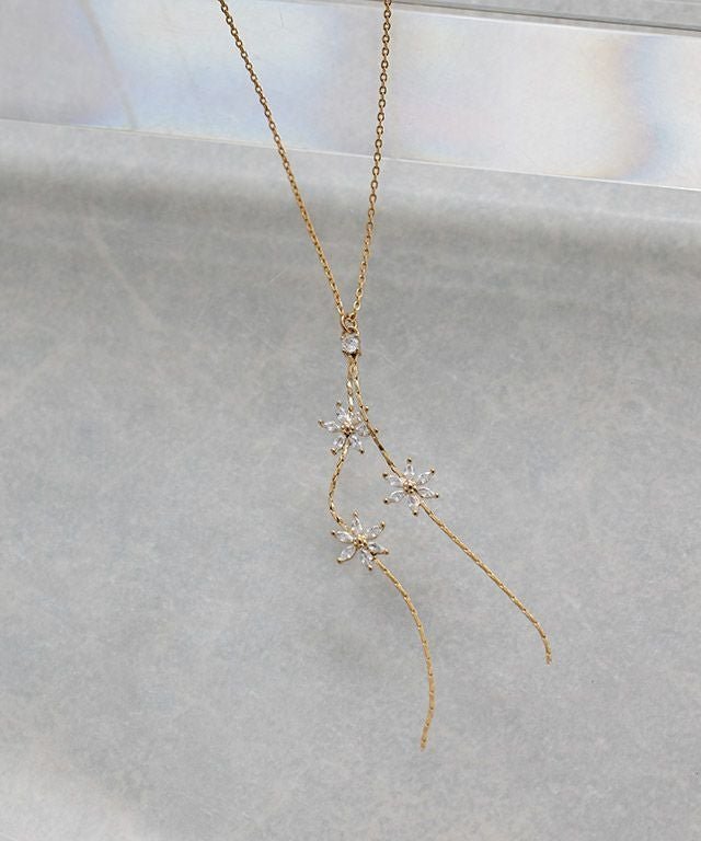 【ピエロ/Pierrot】のビジューフラワーネックレス[Pierrot] インテリア・キッズ・メンズ・レディースファッション・服の通販 founy(ファニー) 　ファッション　Fashion　レディースファッション　Fashion for Women　ジュエリー　Jewelry　ネックレス　Necklaces & Pendants　アクセサリー　Fashion Accessories　シンプル　Simple, Minimal　デコルテ　Décolleté, Neckline　ネックレス　Necklace, Pendant Necklace　プチプライス・低価格　Affordable / Budget Price　ビジューフラワーネックレス|ID: prp329100004784959 ipo3291000000035746356