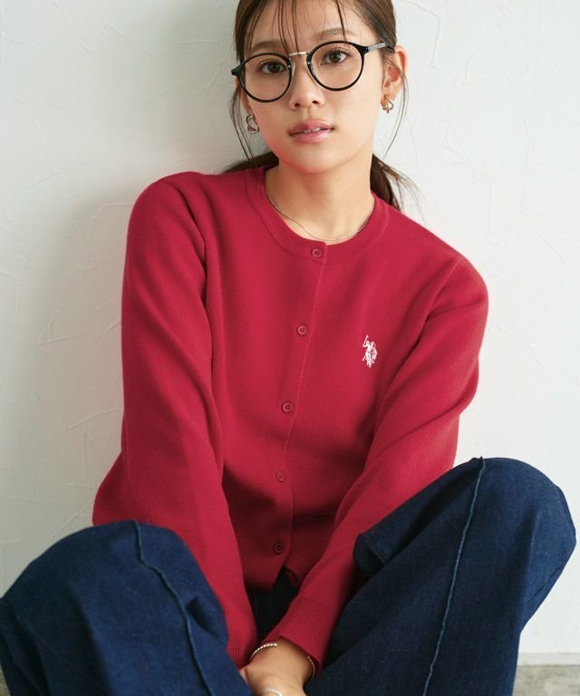 【ピエロ/Pierrot】の【U.S.POLO ASSN.】ニットカーディガン【12月23日頃より順次発送】 インテリア・キッズ・メンズ・レディースファッション・服の通販 founy(ファニー) 　ファッション　Fashion　レディースファッション　Fashion for Women　トップス・カットソー　Cut & Sew Tops　ニット　Knit Tops & Sweaters　カーディガン・羽織り　Layered Style Cardigans　送料無料　Free Shipping　カーディガン　Cardigan, Knitwear　シンプル　Simple, Minimal　プチプライス・低価格　Affordable / Budget Price　ワンポイント　One Point, Statement Accent　166cm / レッド×アイボリー / M|ID: prp329100004810046 ipo3291000000034911665