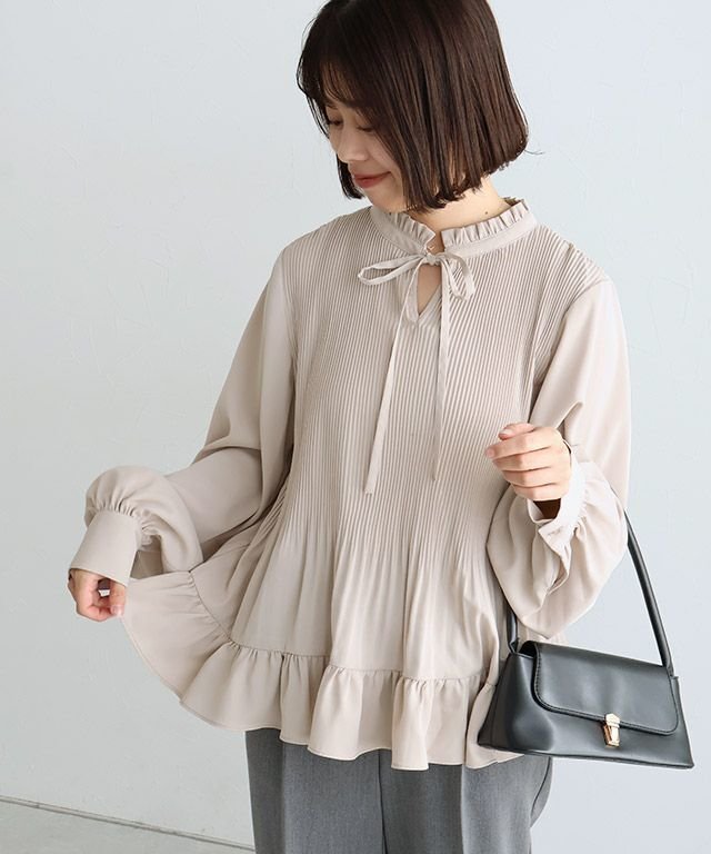 【ピエロ/Pierrot】の消しプリーツフリルネックブラウス 人気、トレンドファッション・服の通販 founy(ファニー) 　ファッション　Fashion　レディースファッション　Fashion for Women　トップス・カットソー　Cut & Sew Tops　シャツ・ブラウス・オフィスカジュアル　Elegant Blouses & Button-Ups　送料無料　Free Shipping　おすすめ　Recommended / Our Picks　エアリー　Airy Texture　クラシカル　Classical, Vintage-Inspired　ダウン　Down, Puffer　デニム　Denim, Jeans Material　フリル　Frill, Ruffle　プチプライス・低価格　Affordable / Budget Price　プリーツ　Pleats, Pleated　リボン　Ribbon, Bow　エレガント 上品　Elegant　 other-1|ID: prp329100004817367 ipo3291000000034994074