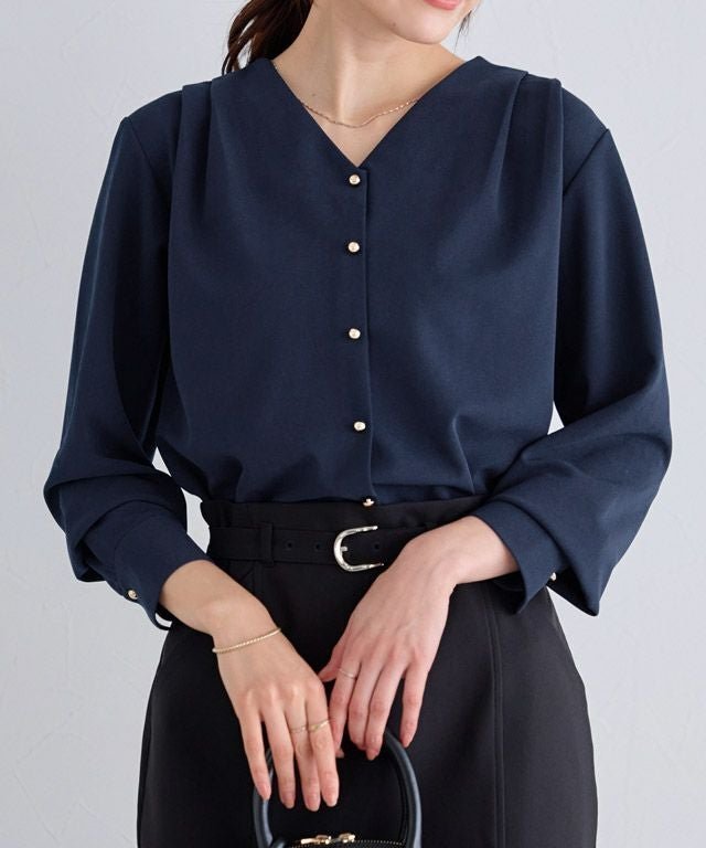 【ピエロ/Pierrot】のゴールドボタンVネックTブラウス 人気、トレンドファッション・服の通販 founy(ファニー) 　ファッション　Fashion　レディースファッション　Fashion for Women　トップス・カットソー　Cut & Sew Tops　シャツ・ブラウス・オフィスカジュアル　Elegant Blouses & Button-Ups　Vネックトップス　V-Neck Tops / V-Cut Neckline Shirts　送料無料　Free Shipping　カットソー　Cut and Sewn Top　シンプル　Simple, Minimal　ジョーゼット　Georgette, Semi-Sheer Fabric　フロント　Front, Front Design　プチプライス・低価格　Affordable / Budget Price　エレガント 上品　Elegant　 other-1|ID: prp329100004832139 ipo3291000000035965278