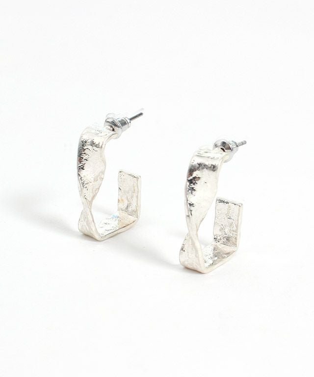 【ピエロ/Pierrot】のツイストフレームピアス/イヤリング[Pierrot] インテリア・キッズ・メンズ・レディースファッション・服の通販 founy(ファニー) 　ファッション　Fashion　レディースファッション　Fashion for Women　ジュエリー　Jewelry　ファッションリング　Fashion Rings　イヤリング・フープ・ドロップタイプ　Hoop, Drop & Clip Earrings　アクセサリー　Fashion Accessories　イヤリング　Earrings　スクエア　Square, Square Shape　ツイスト　Tweed, Tweed Fabric　テクスチャー　Texture, Textured Fabric　フレーム　Frame, Outline　プチプライス・低価格　Affordable / Budget Price　ヴィンテージ　Vintage Style　シルバー|ID: prp329100004841201 ipo3291000000036069250