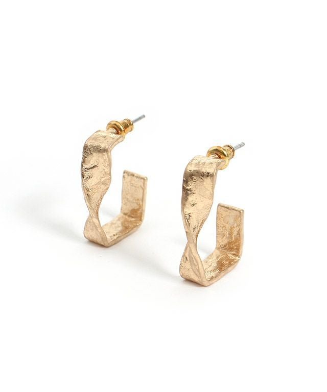 【ピエロ/Pierrot】のツイストフレームピアス/イヤリング[Pierrot] インテリア・キッズ・メンズ・レディースファッション・服の通販 founy(ファニー) https://founy.com/ ファッション Fashion レディースファッション Fashion for Women ジュエリー Jewelry ファッションリング Fashion Rings イヤリング・フープ・ドロップタイプ Hoop, Drop & Clip Earrings アクセサリー Fashion Accessories イヤリング Earrings スクエア Square, Square Shape ツイスト Tweed, Tweed Fabric テクスチャー Texture, Textured Fabric フレーム Frame, Outline プチプライス・低価格 Affordable / Budget Price ヴィンテージ Vintage Style |ID: prp329100004841201 ipo3291000000036275460