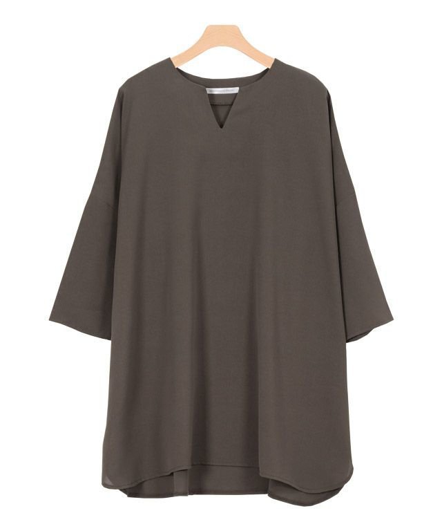 【ピエロ/Pierrot】のキーネックチュニックブラウス インテリア・キッズ・メンズ・レディースファッション・服の通販 founy(ファニー) 　ファッション　Fashion　レディースファッション　Fashion for Women　トップス・カットソー　Cut & Sew Tops　シャツ・ブラウス・オフィスカジュアル　Elegant Blouses & Button-Ups　なめらか　Smooth, Silky Texture　チュニック　Tunic, Long Top　プチプライス・低価格　Affordable / Budget Price　ボトム　Bottoms, Lower Wear　チャコールブラウン|ID: prp329100004846083 ipo3291000000035351125