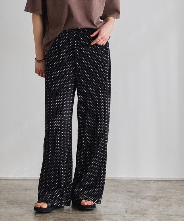 【ピエロ/Pierrot】のカットプリーツワイドパンツ インテリア・キッズ・メンズ・レディースファッション・服の通販 founy(ファニー) 　ファッション　Fashion　レディースファッション　Fashion for Women　パンツ　Pants & Trousers　送料無料　Free Shipping　カットソー　Cut and Sewn Top　シューズ　Shoes, Footwear　ストレッチ　Stretch, Stretchy Fabric　フィット　Fit, Slim Fit　フラット　Flat, Flat Shoes　プチプライス・低価格　Affordable / Budget Price　プリーツ　Pleats, Pleated　ワイド　Wide, Wide Fit　163cm / ドット / ブラック / M|ID: prp329100004886667 ipo3291000000036484924