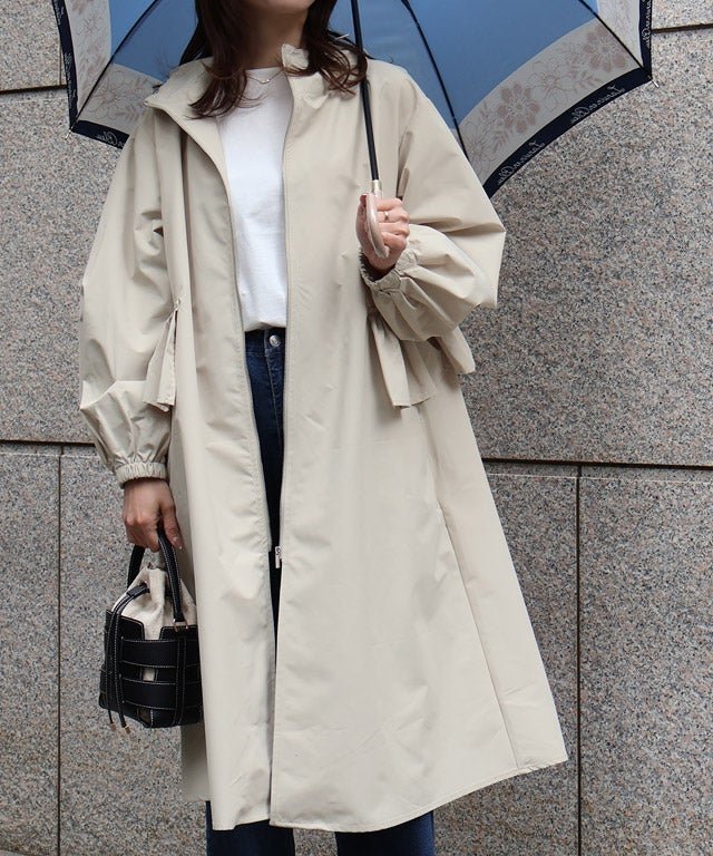 【ピエロ/Pierrot】のバックフリルレインコート インテリア・キッズ・メンズ・レディースファッション・服の通販 founy(ファニー) 　ファッション　Fashion　レディースファッション　Fashion for Women　アウター　Coat / Outerwear Collection　コート・ロングコート・ピーコート　Long Coats, Peacoats & More　レディースジャケット・軽アウター　Jackets　送料無料　Free Shipping　フリル　Frill, Ruffle　プチプライス・低価格　Affordable / Budget Price　ロング　Long, Long-Length　163cm / ライトベージュ / M|ID: prp329100004913241 ipo3291000000036820608