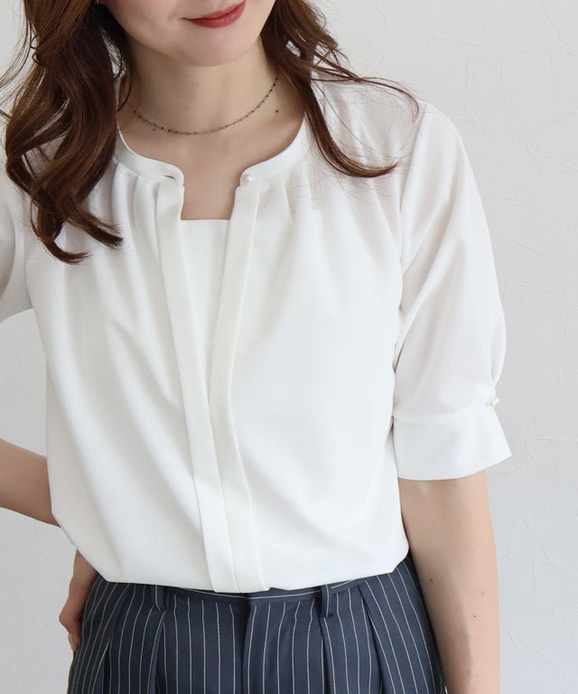 【ピエロ/Pierrot】の【接触冷感/UV/ウォッシャブル】2wayネックパールデザインTブラウス インテリア・キッズ・メンズ・レディースファッション・服の通販 founy(ファニー) 　ファッション　Fashion　レディースファッション　Fashion for Women　トップス・カットソー　Cut & Sew Tops　シャツ・ブラウス・オフィスカジュアル　Elegant Blouses & Button-Ups　送料無料　Free Shipping　ウォッシャブル　Machine Washable　カットソー　Cut and Sewn Top　ジョーゼット　Georgette, Semi-Sheer Fabric　プチプライス・低価格　Affordable / Budget Price　エレガント 上品　Elegant　163cm / オフホワイト / M|ID: prp329100004956716 ipo3291000000037193133