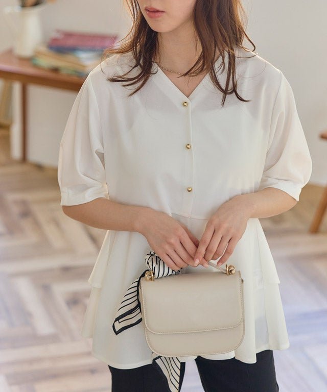 【ピエロ/Pierrot】の【接触冷感/UV/ウォッシャブル】バックフレアVネックTブラウス インテリア・キッズ・メンズ・レディースファッション・服の通販 founy(ファニー) 　ファッション　Fashion　レディースファッション　Fashion for Women　トップス・カットソー　Cut & Sew Tops　シャツ・ブラウス・オフィスカジュアル　Elegant Blouses & Button-Ups　Vネックトップス　V-Neck Tops / V-Cut Neckline Shirts　送料無料　Free Shipping　ウォッシャブル　Machine Washable　カットソー　Cut and Sewn Top　ジョーゼット　Georgette, Semi-Sheer Fabric　フェミニン　Feminine, Girly　フレア　Flare, Flared　プチプライス・低価格　Affordable / Budget Price　163cm / オフホワイト / M|ID: prp329100004956718 ipo3291000000037193147