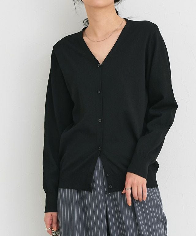 【ピエロ/Pierrot】の【接触冷感/UV/ウォッシャブル】Vネックカーディガン インテリア・キッズ・メンズ・レディースファッション・服の通販 founy(ファウニー) 　ファッション　Fashion　レディースファッション　Fashion for Women　トップス・カットソー　Cut & Sew Tops　カーディガン・羽織り　Layered Style Cardigans　Vネックトップス　V-Neck Tops / V-Cut Neckline Shirts　送料無料　Free Shipping　ウォッシャブル　Machine Washable　カーディガン　Cardigan, Knitwear　スタンダード　Standard, Basic　プチプライス・低価格　Affordable / Budget Price　エレガント 上品　Elegant　162cm / ブラック / M|ID: prp329100004971418 ipo3291000000037281037