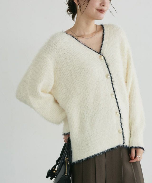 【ピエロ/Pierrot】のゴールドボタンシャギーニットカーディガン インテリア・キッズ・メンズ・レディースファッション・服の通販 founy(ファウニー) 　ファッション　Fashion　レディースファッション　Fashion for Women　トップス・カットソー　Cut & Sew Tops　ニット　Knit Tops & Sweaters　カーディガン・羽織り　Layered Style Cardigans　カーディガン　Cardigan, Knitwear　クラシカル　Classical, Vintage-Inspired　トレンド　Trend, Trending Now　プチプライス・低価格　Affordable / Budget Price　ベーシック　Basic, Essential　167cm / アイボリー×ブラック / M|ID: prp329100004971675 ipo3291000000037282230