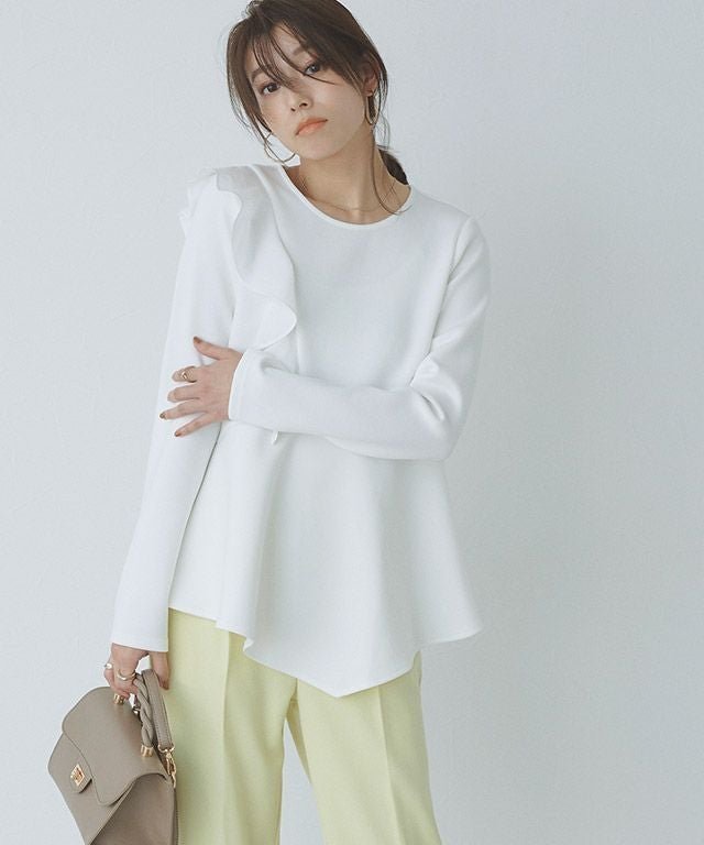 【ピエロ/Pierrot】のフリルドッキングダンボールフレアプルオーバー インテリア・キッズ・メンズ・レディースファッション・服の通販 founy(ファウニー) 　ファッション　Fashion　レディースファッション　Fashion for Women　トップス・カットソー　Cut & Sew Tops　カジュアルプルオーバー・ニットトップス　Pullovers & Knit Tops / Casual Pullovers　アシンメトリー　Asymmetrical Style　カットソー　Cut and Sewn Top　フェミニン　Feminine, Girly　フリル　Frill, Ruffle　フレア　Flare, Flared　プチプライス・低価格　Affordable / Budget Price　エレガント 上品　Elegant　オフホワイト|ID: prp329100004973374 ipo3291000000037289846