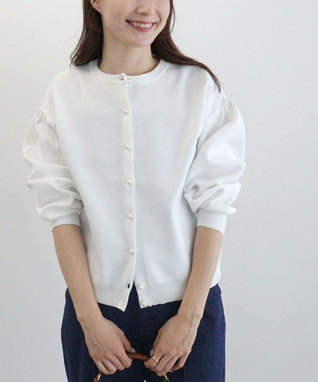 【ピエロ/Pierrot】の【アウトレットSALE!】スポンジニットパールボタンカーディガン インテリア・キッズ・メンズ・レディースファッション・服の通販 founy(ファウニー) 　ファッション　Fashion　レディースファッション　Fashion for Women　トップス・カットソー　Cut & Sew Tops　ニット　Knit Tops & Sweaters　カーディガン・羽織り　Layered Style Cardigans　アウトレット　Outlet / Clearance　カーディガン　Cardigan, Knitwear　パール　Pearl, Pearl Accent　プチプライス・低価格　Affordable / Budget Price　エレガント 上品　Elegant　163cm / オフホワイト / M|ID: prp329100004973394 ipo3291000000037289924