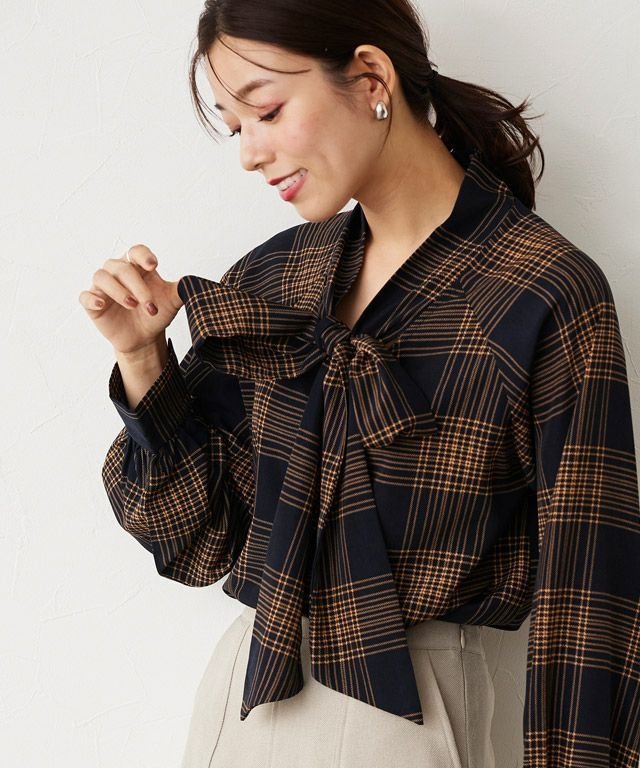 【ピエロ/Pierrot】の選べる柄2wayリボンブラウス インテリア・キッズ・メンズ・レディースファッション・服の通販 founy(ファウニー) https://founy.com/ ファッション Fashion レディースファッション Fashion for Women トップス・カットソー Cut & Sew Tops シャツ・ブラウス・オフィスカジュアル Elegant Blouses & Button-Ups デニム Denim, Jeans Material ハイネック High Neck, Mock Neck プチプライス・低価格 Affordable / Budget Price リボン Ribbon, Bow エレガント 上品 Elegant ビジネス 仕事 通勤 Business / Work / Commuting |ID: prp329100004973424 ipo3291000000037290047