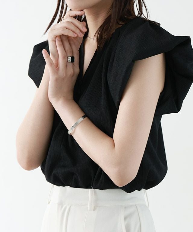 【ピエロ/Pierrot】の【アウトレットSALE!】キーネックパフスリーブブラウス インテリア・キッズ・メンズ・レディースファッション・服の通販 founy(ファウニー) 　ファッション　Fashion　レディースファッション　Fashion for Women　トップス・カットソー　Cut & Sew Tops　シャツ・ブラウス・オフィスカジュアル　Elegant Blouses & Button-Ups　アウトレット　Outlet / Clearance　スリーブ　Sleeve, Long Sleeve / Short Sleeve　バルーン　Balloon, Balloon Silhouette　フェミニン　Feminine, Girly　フレンチ　French, French Style　プチプライス・低価格　Affordable / Budget Price　ボトム　Bottoms, Lower Wear　ブラック|ID: prp329100004973570 ipo3291000000037290631