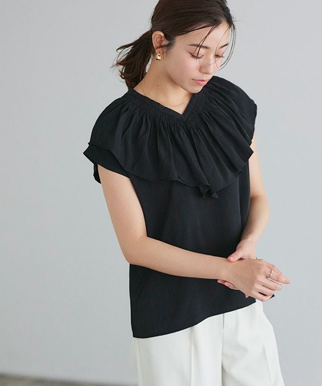 【ピエロ/Pierrot】の【アウトレットSALE!】シャーリングフリルカラーブラウス 大人の最旬トレンドファッション＆コーディネート founy(ファウニー) 　ファッション　Fashion　レディースファッション　Fashion for Women　トップス・カットソー　Cut & Sew Tops　シャツ・ブラウス・オフィスカジュアル　Elegant Blouses & Button-Ups　アウトレット　Outlet / Clearance　シャーリング　Shirring, Ruched　フェミニン　Feminine, Girly　フリル　Frill, Ruffle　プチプライス・低価格　Affordable / Budget Price　エレガント 上品　Elegant　 other-1|ID: prp329100004973590 ipo3291000000037290697