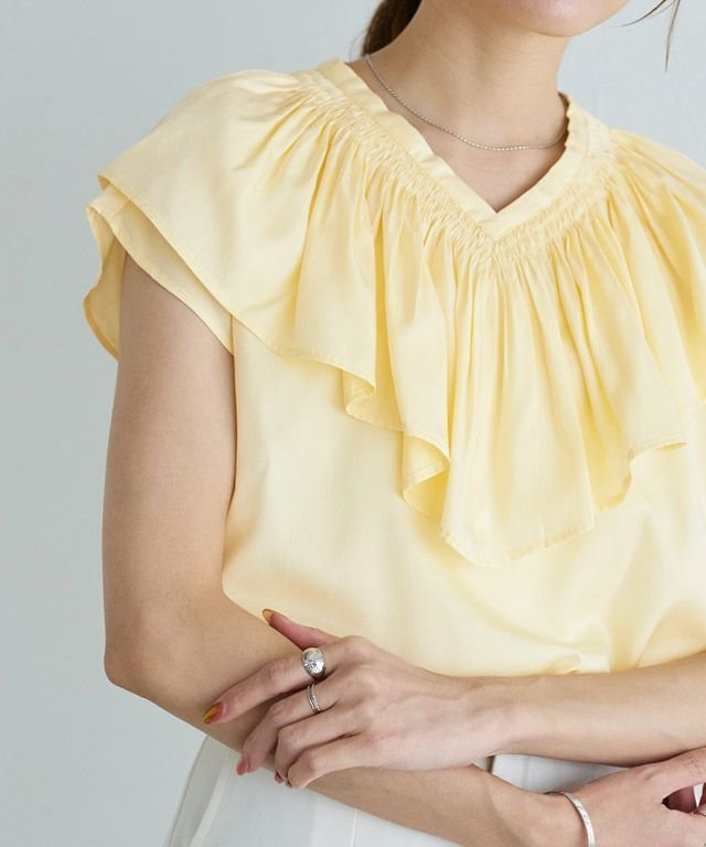 【ピエロ/Pierrot】の【アウトレットSALE!】シャーリングフリルカラーブラウス インテリア・キッズ・メンズ・レディースファッション・服の通販 founy(ファウニー) 　ファッション　Fashion　レディースファッション　Fashion for Women　トップス・カットソー　Cut & Sew Tops　シャツ・ブラウス・オフィスカジュアル　Elegant Blouses & Button-Ups　アウトレット　Outlet / Clearance　シャーリング　Shirring, Ruched　フェミニン　Feminine, Girly　フリル　Frill, Ruffle　プチプライス・低価格　Affordable / Budget Price　エレガント 上品　Elegant　ライトイエロー|ID: prp329100004973590 ipo3291000000037290704