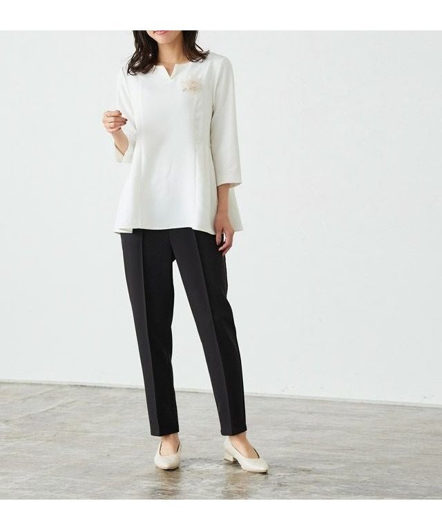 【ピエロ/Pierrot】のキーネックパールブラウスセットアップ インテリア・キッズ・メンズ・レディースファッション・服の通販 founy(ファウニー) 　ファッション　Fashion　レディースファッション　Fashion for Women　トップス・カットソー　Cut & Sew Tops　シャツ・ブラウス・オフィスカジュアル　Elegant Blouses & Button-Ups　スーツ　Business Suits & Workwear　スーツセット・2点セット・レディーススーツ　Suit Sets / 2-Piece Suits / Office Suit Sets　送料無料　Free Shipping　シンプル　Simple, Minimal　ストレッチ　Stretch, Stretchy Fabric　スーツ　Suit, Formalwear　セットアップ　Set-Up, Coordinated Outfit　センター　Center, Center Line　パール　Pearl, Pearl Accent　プチプライス・低価格　Affordable / Budget Price　ベーシック　Basic, Essential　167cm / オフホワイト×ブラック / M|ID: prp329100004973667 ipo3291000000037291016