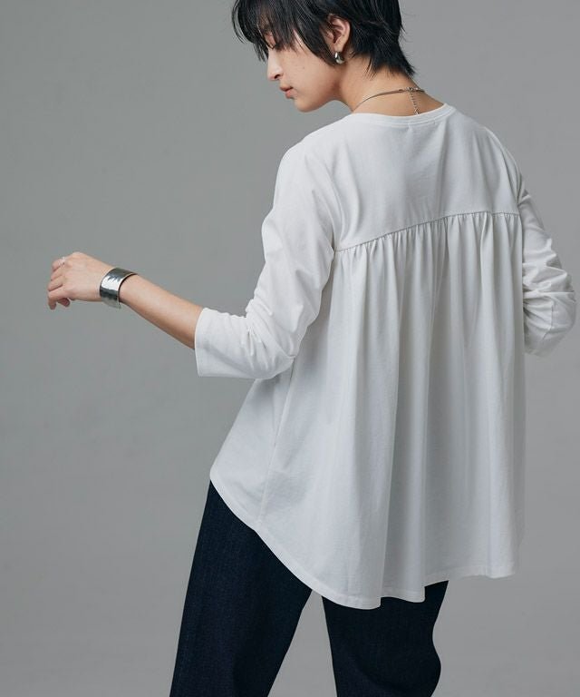 【ピエロ/Pierrot】の【アウトレットSALE!】 RASW GIZAコットンバックギャザーTシャツ インテリア・キッズ・メンズ・レディースファッション・服の通販 founy(ファウニー) 　ファッション　Fashion　レディースファッション　Fashion for Women　トップス・カットソー　Cut & Sew Tops　シャツ・ブラウス・オフィスカジュアル　Elegant Blouses & Button-Ups　ロングTシャツ・Tシャツ　Longline T-Shirts & Tees　アウトレット　Outlet / Clearance　なめらか　Smooth, Silky Texture　ギャザー　Gathered, Ruffled　シンプル　Simple, Minimal　バランス　Balance, Style Balance　フレア　Flare, Flared　フロント　Front, Front Design　プチプライス・低価格　Affordable / Budget Price　ロング　Long, Long-Length　抗菌　Antibacterial, Bacteria-Resistant　オフホワイト|ID: prp329100004973797 ipo3291000000037291531
