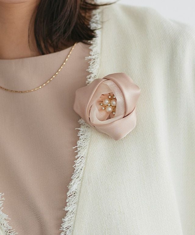 【ピエロ/Pierrot】のサテンローズパールコサージュ インテリア・キッズ・メンズ・レディースファッション・服の通販 founy(ファウニー) 　ファッション　Fashion　レディースファッション　Fashion for Women　おすすめ　Recommended / Our Picks　アクセサリー　Fashion Accessories　サテン　Satin, Glossy Fabric　パール　Pearl, Pearl Accent　プチプライス・低価格　Affordable / Budget Price　ローズ　Rose, Rose Motif　ベージュ|ID: prp329100004975691 ipo3291000000037298976