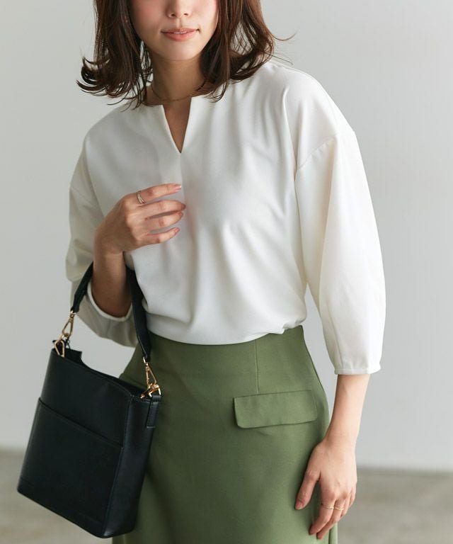 【ピエロ/Pierrot】のランタンスリーブキーネックTブラウス インテリア・キッズ・メンズ・レディースファッション・服の通販 founy(ファウニー) 　ファッション　Fashion　レディースファッション　Fashion for Women　トップス・カットソー　Cut & Sew Tops　シャツ・ブラウス・オフィスカジュアル　Elegant Blouses & Button-Ups　送料無料　Free Shipping　カットソー　Cut and Sewn Top　シンプル　Simple, Minimal　ジョーゼット　Georgette, Semi-Sheer Fabric　スリーブ　Sleeve, Long Sleeve / Short Sleeve　プチプライス・低価格　Affordable / Budget Price　167cm / オフホワイト / M|ID: prp329100004975707 ipo3291000000037299048