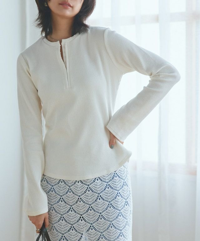 【ピエロ/Pierrot】のRASW フロントホックヘンリーリブカットソー インテリア・キッズ・メンズ・レディースファッション・服の通販 founy(ファウニー) 　ファッション　Fashion　レディースファッション　Fashion for Women　トップス・カットソー　Cut & Sew Tops　カットソー・ベーシックTシャツ　Cut-and-Sewn Tops / Stretch Tees & Basics　シンプル　Simple, Minimal　トレンド　Trend, Trending Now　バランス　Balance, Style Balance　フロント　Front, Front Design　プチプライス・低価格　Affordable / Budget Price　ラウンド　Round, Round Neck　166cm / オフホワイト / M|ID: prp329100004975711 ipo3291000000037299065