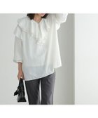 【ピエロ/Pierrot】のラッフルカラーチュニックブラウス 大人の最旬トレンドファッション＆コーディネート founy(ファウニー) ファッション Fashion レディースファッション Fashion for Women トップス・カットソー Cut & Sew Tops シャツ・ブラウス・オフィスカジュアル Elegant Blouses & Button-Ups チュニック Tunic, Long Top フェミニン Feminine, Girly フリル Frill, Ruffle プチプライス・低価格 Affordable / Budget Price thumbnail 167cm / オフホワイト / M|ID: prp329100004975761 ipo3291000000037299260