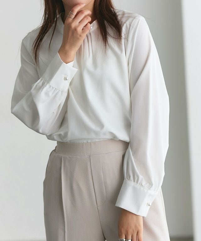 【ピエロ/Pierrot】のパールボタンタックブラウス インテリア・キッズ・メンズ・レディースファッション・服の通販 founy(ファウニー) 　ファッション　Fashion　レディースファッション　Fashion for Women　トップス・カットソー　Cut & Sew Tops　シャツ・ブラウス・オフィスカジュアル　Elegant Blouses & Button-Ups　パール　Pearl, Pearl Accent　プチプライス・低価格　Affordable / Budget Price　エレガント 上品　Elegant　166cm / オフホワイト / M|ID: prp329100004975857 ipo3291000000037299636