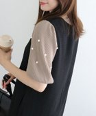 【ピエロ/Pierrot】の袖パールボタンニット 大人の最旬トレンドファッション＆コーディネート founy(ファウニー) ファッション Fashion レディースファッション Fashion for Women トップス・カットソー Cut & Sew Tops ニット Knit Tops & Sweaters ギャザー Gathered, Ruffled パール Pearl, Pearl Accent フェミニン Feminine, Girly プチプライス・低価格 Affordable / Budget Price thumbnail 163cm / グレージュ / M|ID: prp329100004975932 ipo3291000000037299900