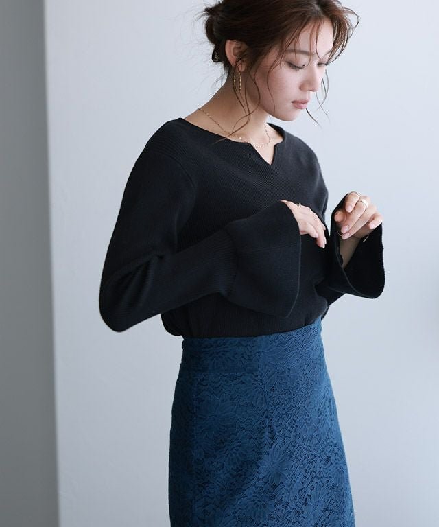 【ピエロ/Pierrot】のキーネックフレアスリーブニット インテリア・キッズ・メンズ・レディースファッション・服の通販 founy(ファウニー) 　ファッション　Fashion　レディースファッション　Fashion for Women　トップス・カットソー　Cut & Sew Tops　ニット　Knit Tops & Sweaters　スリーブ　Sleeve, Long Sleeve / Short Sleeve　フレア　Flare, Flared　プチプライス・低価格　Affordable / Budget Price　エレガント 上品　Elegant　166cm / ブラック / M|ID: prp329100004975953 ipo3291000000037299972