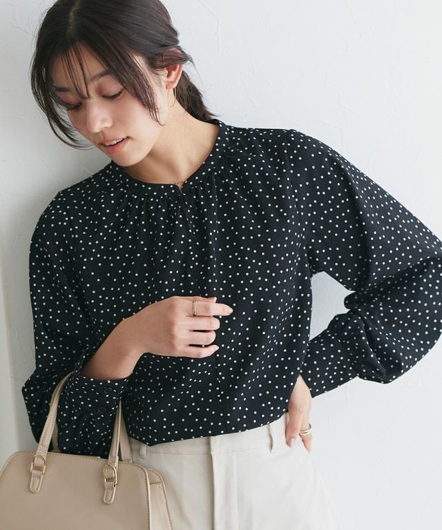 【ピエロ/Pierrot】の選べる柄2wayギャザーブラウス インテリア・キッズ・メンズ・レディースファッション・服の通販 founy(ファウニー) 　ファッション　Fashion　レディースファッション　Fashion for Women　トップス・カットソー　Cut & Sew Tops　シャツ・ブラウス・オフィスカジュアル　Elegant Blouses & Button-Ups　ギャザー　Gathered, Ruffled　スリーブ　Sleeve, Long Sleeve / Short Sleeve　チェック　Check, Plaid, Tartan　ドット　Polka Dot, Dot Pattern　フロント　Front, Front Design　プチプライス・低価格　Affordable / Budget Price　エレガント 上品　Elegant　無地　Plain, Solid Color　167cm / ドット / ブラック / M|ID: prp329100004975965 ipo3291000000037300038